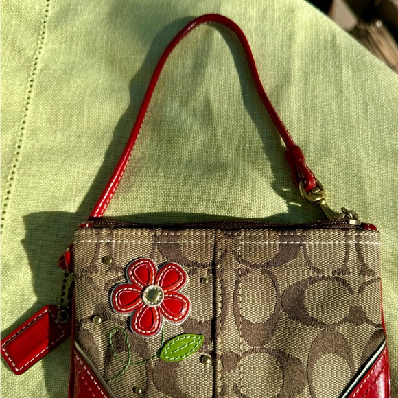 COACH Wristlet Red Flower Monogram Wristlet EUC $139 retail - Picture 5 of 6